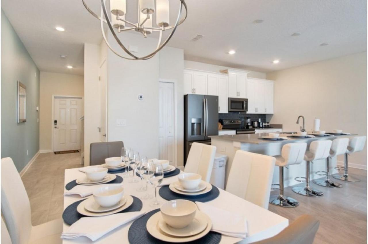 Four-Bedroom Townhome Дейвънпорт Екстериор снимка